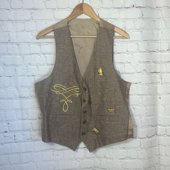 Vintage Men’s Brown Vest Waistcoat with Metal Embellishments Horse Stagecoach - Picture 1 of 8